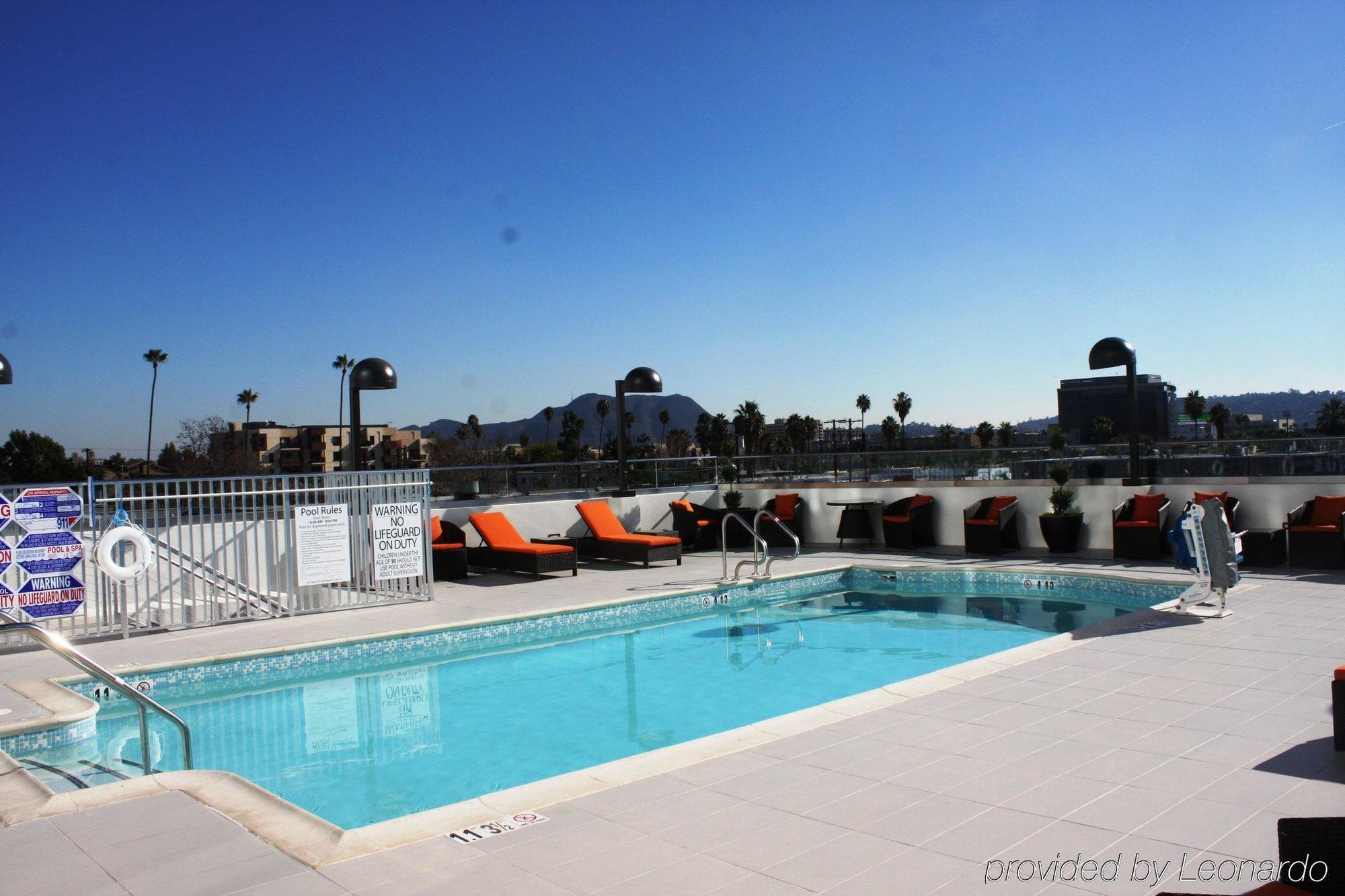 Holiday Inn Express North Hollywood - Burbank Area, An Ihg Hotel Los Angeles Exteriör bild